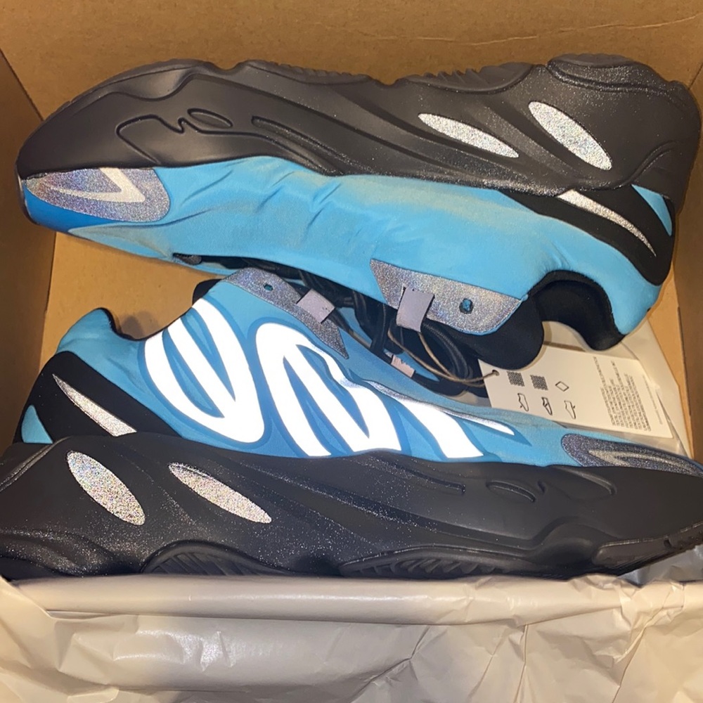 COPY - Yeezy 700 MENS SIZE 7